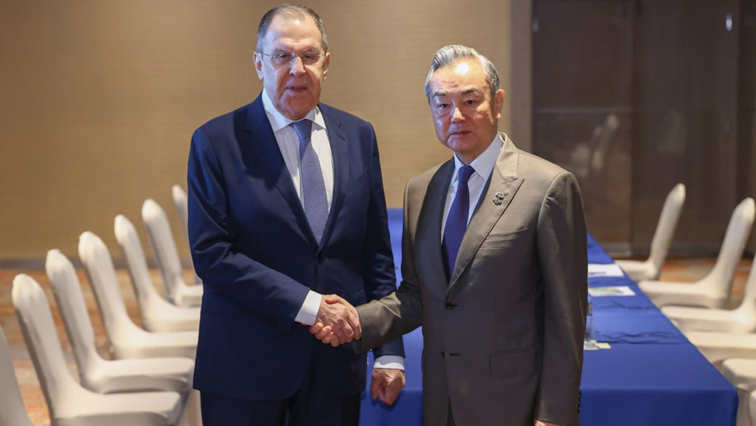 Lavrov se reúne con el canciller chino Wang Yi en Brasil