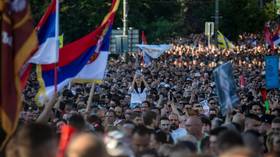 Anti-government protesters erect barricades in Belgrade (VIDEOS)