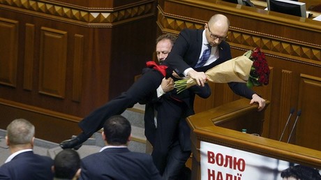 Une nouvelle violente bagarre éclate au sein du parlement ukrainien (PHOTOS, VIDEOS)