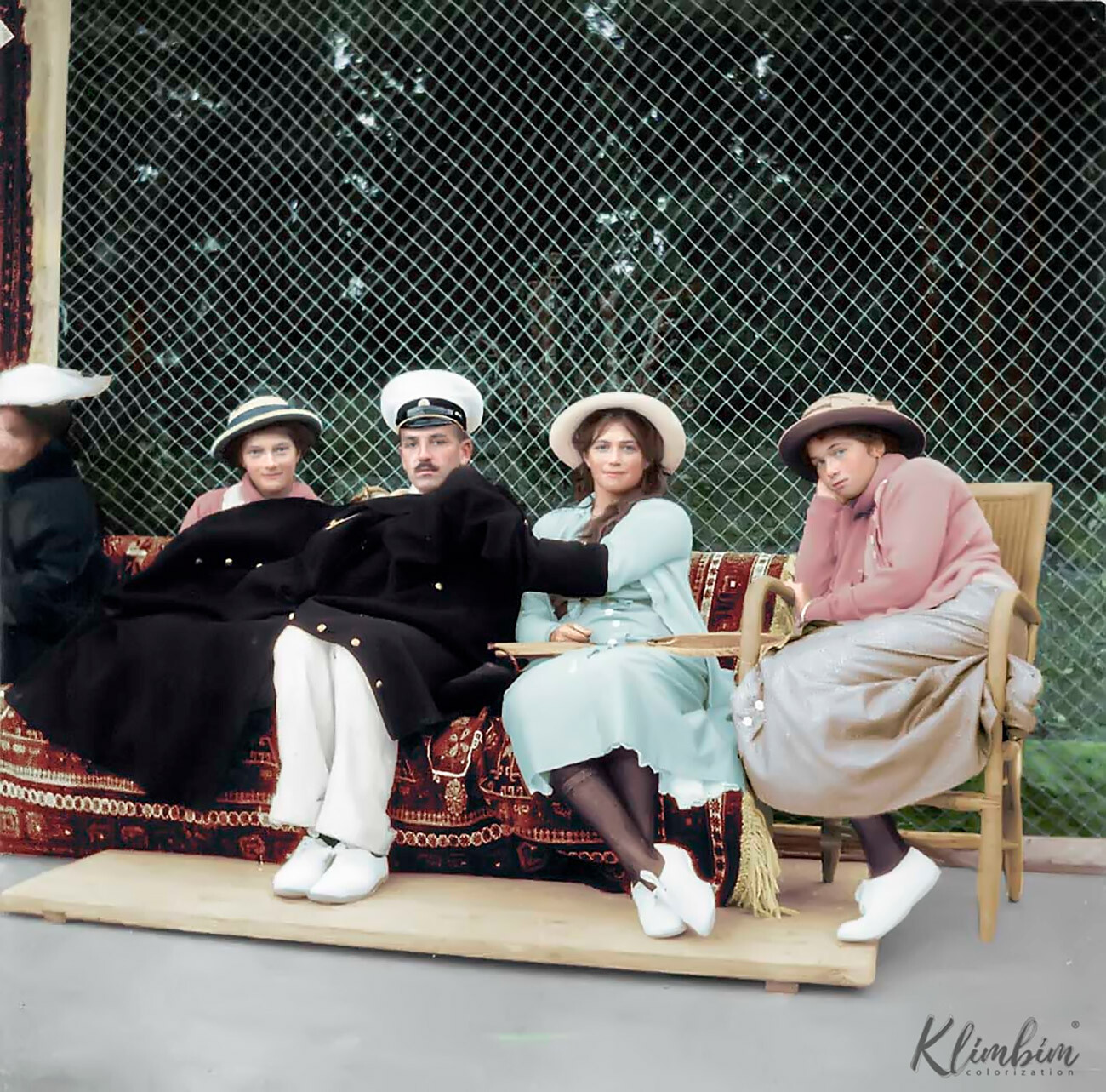 Public domain, color by Klimbim